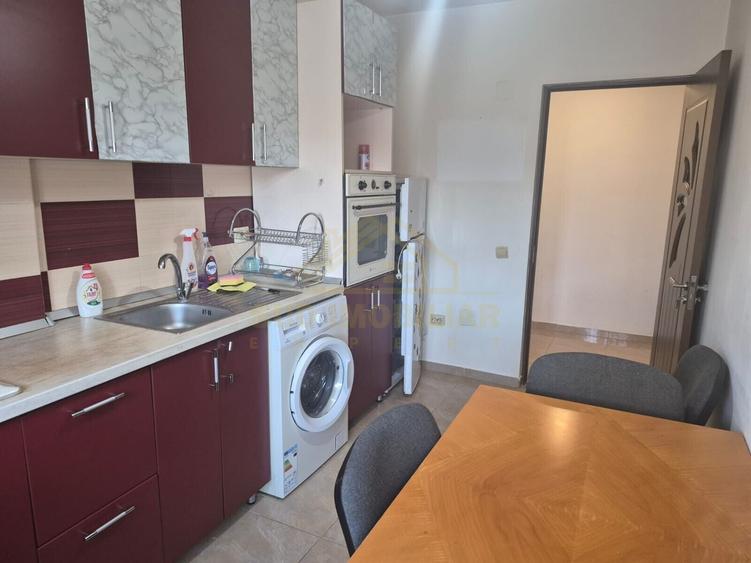 Apartament cu 2 camere decomandat, mobilat în Central
