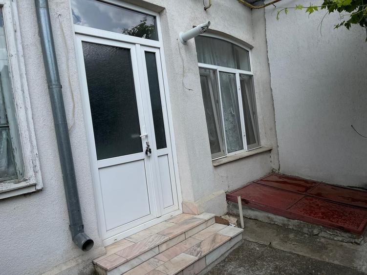 Casă cu 2 camere decomandat în Exterior Vest