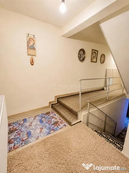 Casă cu 6 camere cu Teren 250 Mp în Central
