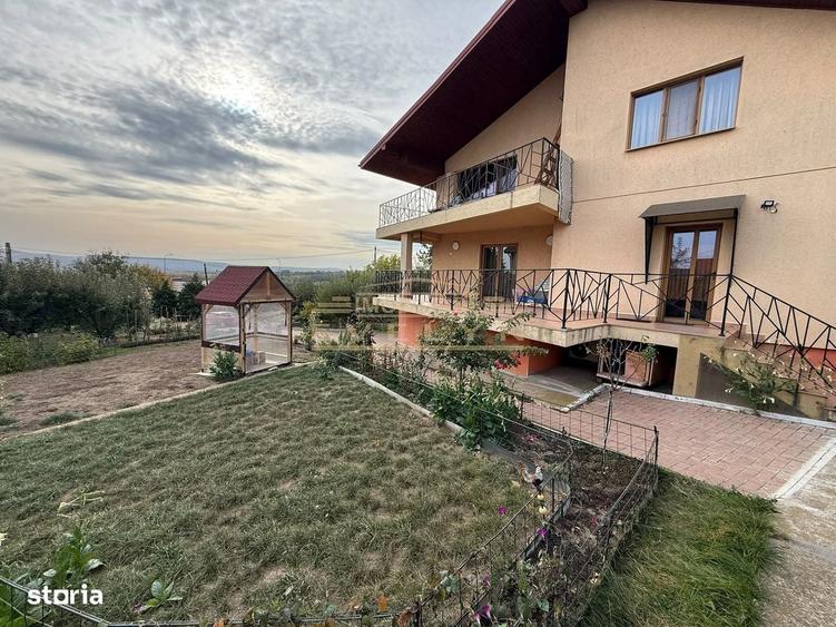 Casă cu 4 camere cu Teren 1394 Mp în Central