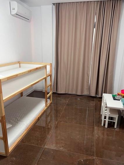 Apartament cu 3 camere semidecomandat în Tunari
