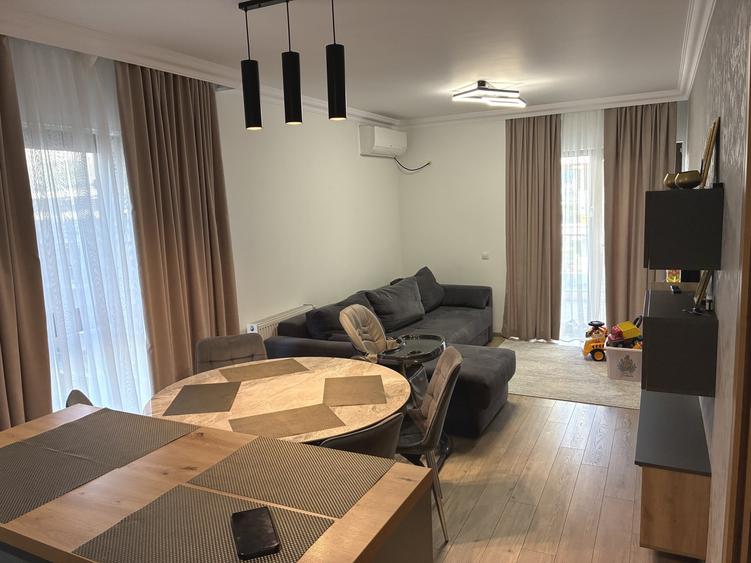 Apartament cu 4 camere decomandat, mobilat în Drumul Taberei