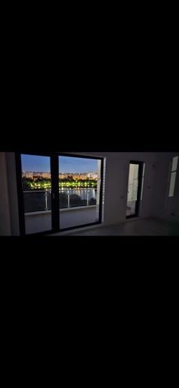 Apartament cu 5 camere decomandat în Fundeni