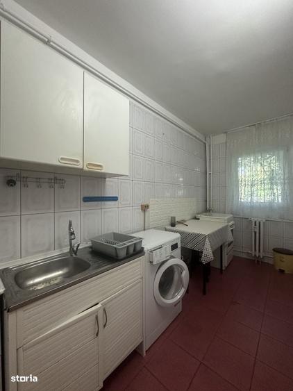 Garsonieră decomandată în Vest