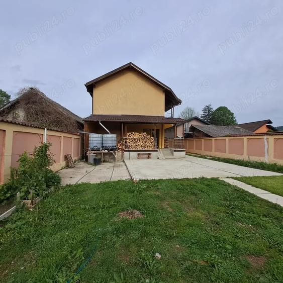 Casă cu 4 camere cu Teren 1478 Mp în Pucioasa