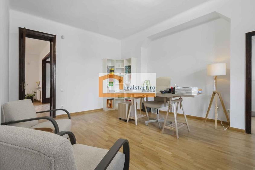 Apartament cu 5 camere circular în P-ța Romană