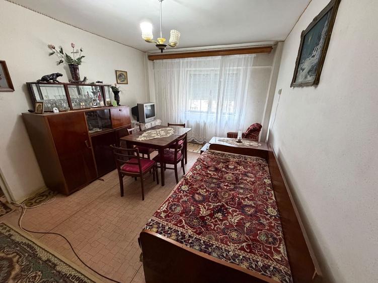 Apartament 4 camere,  etaj 3 - Cugir - 1