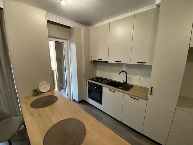 Apartament cu 2 camere semidecomandat, mobilat în Florești