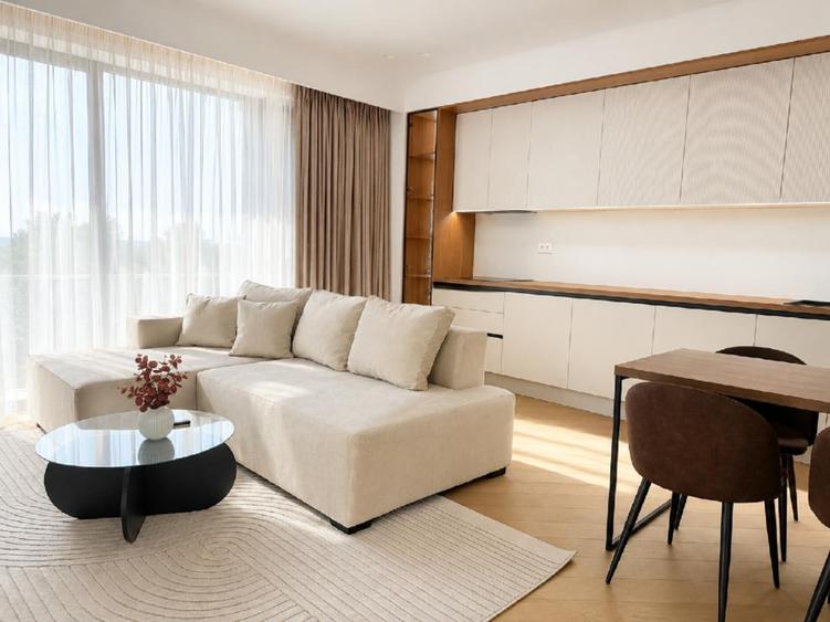 Apartament cu 3 camere decomandat, mobilat în Central