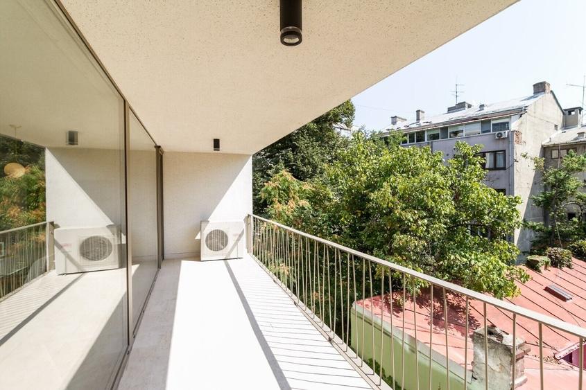 Apartament cu 4 camere decomandat, mobilat în Calea Victoriei