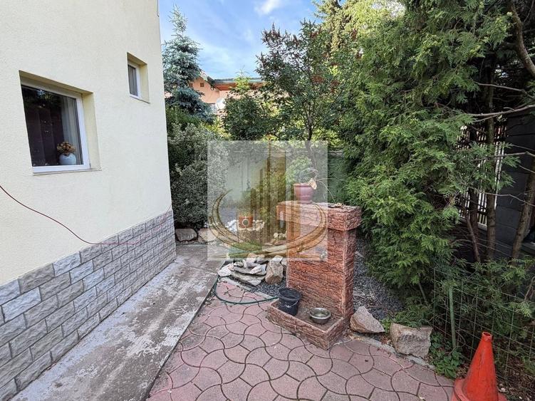 Casă individuală cu 4 camere cu Canalizare în Lipovei