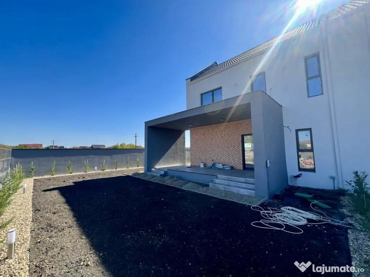 Casă cu 4 camere cu Teren 316 Mp în Săcălaz