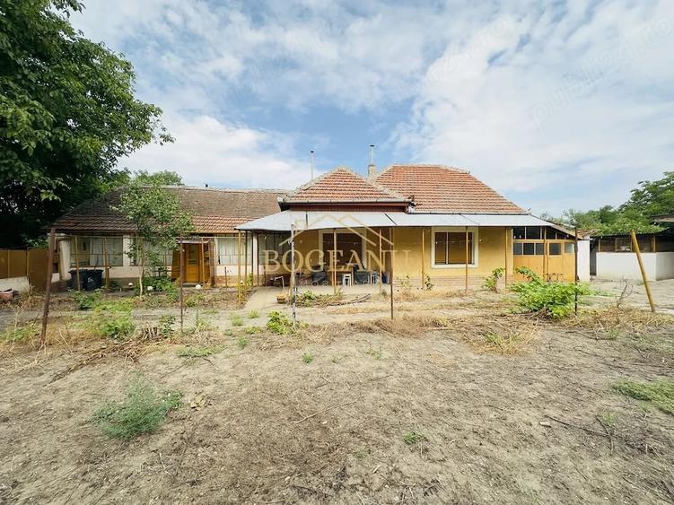 Casă cu 5 camere cu Teren 1150 Mp în Mircea cel Bătrân