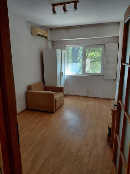 Apartament cu 3 camere decomandat în Sebastian
