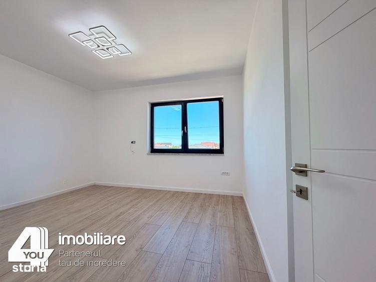 Casă cu 4 camere cu Teren 350 Mp în Livada