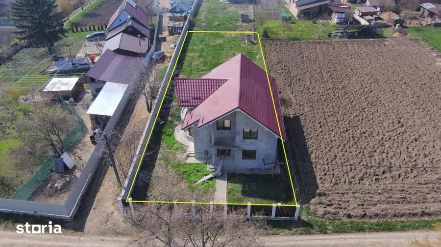 Casă cu 4 camere cu Teren 953 Mp în Girov