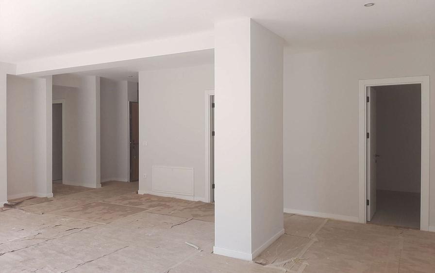 Apartament cu 5 camere decomandat în Dămăroaia