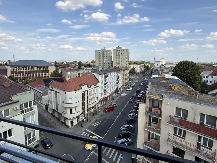 Apartament cu 3 camere decomandat în Ultracentral