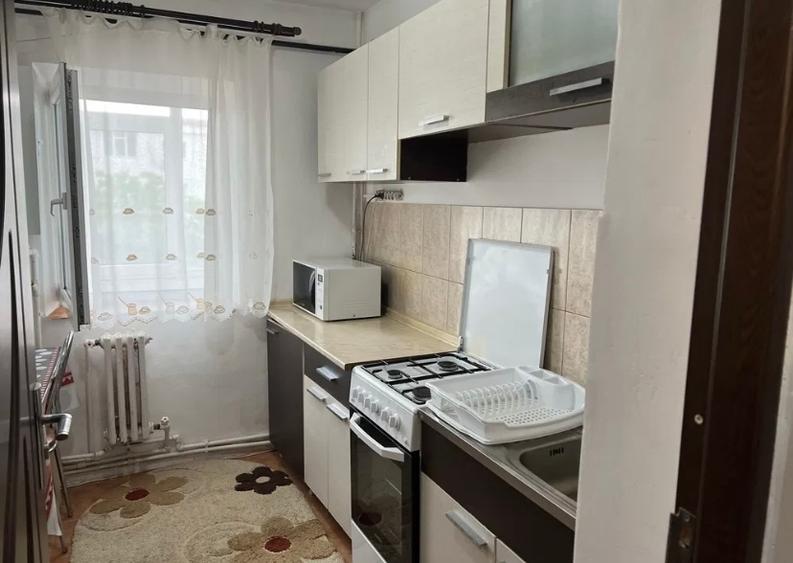 Apartament cu 2 camere decomandat, mobilat în Nicolina