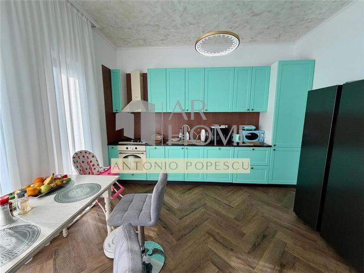 Casă individuală cu 5 camere cu Piscina în Strejnicu