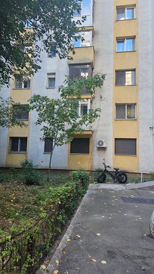 Apartament cu 2 camere semidecomandat în Lacul Tei
