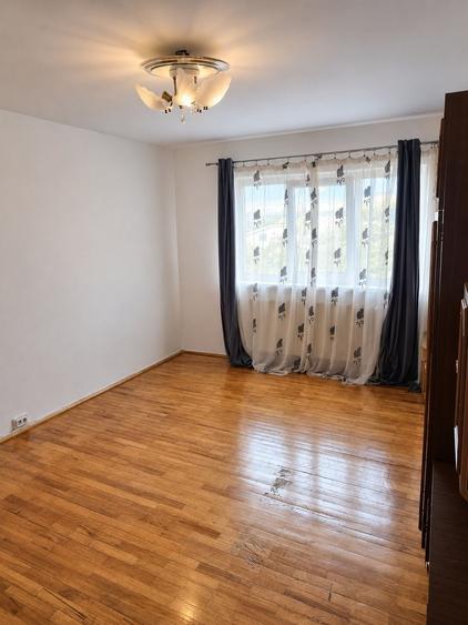 Apartament cu 3 camere semidecomandat în Ampoi 3