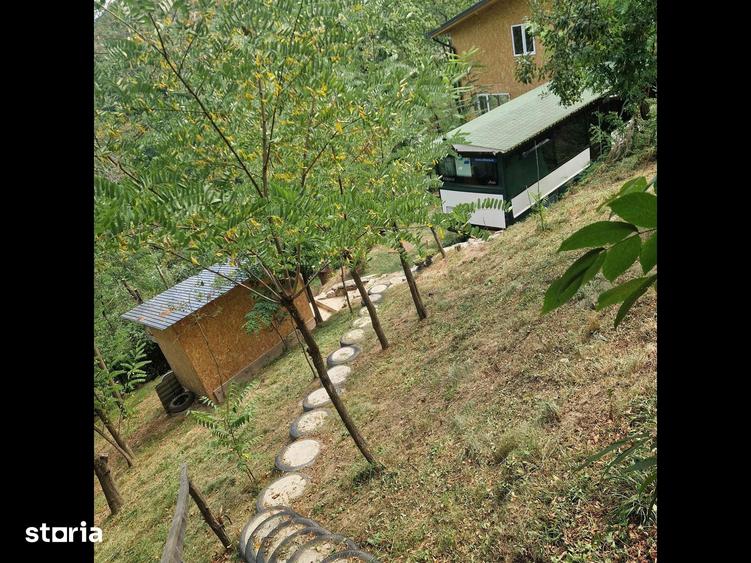 Casă cu 5 camere cu Teren 10300 Mp în Pianu