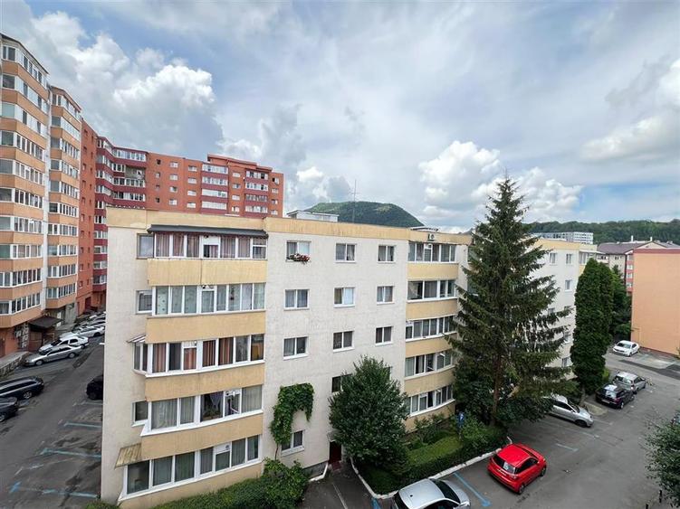 Apartament cu 3 camere decomandat, mobilat în Astra