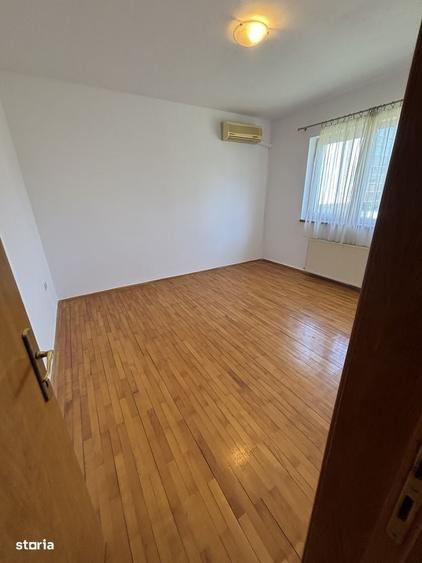 Apartament cu 4 camere decomandat în Herăstrău