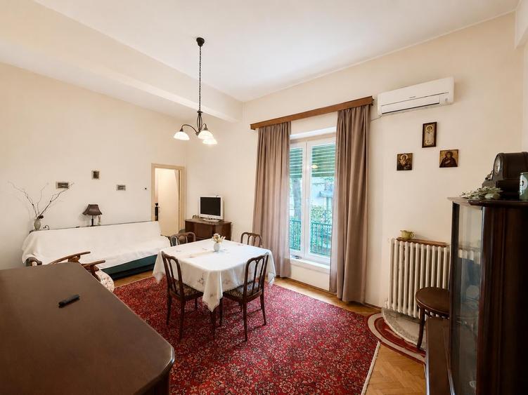 Apartament cu 2 camere decomandat în P-ța Universității