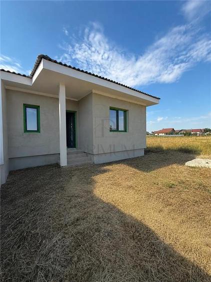 Duplex cu 3 camere cu Canalizare în Moșnița Veche