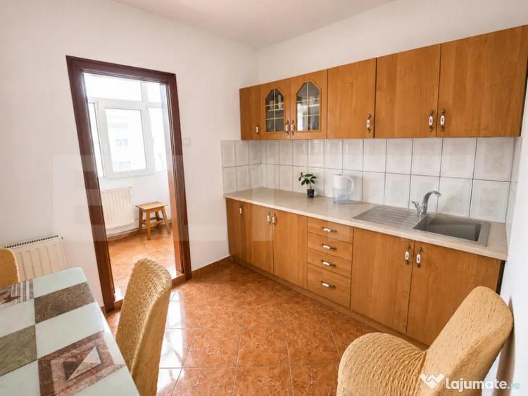 Apartament cu 3 camere decomandat în Micro 12