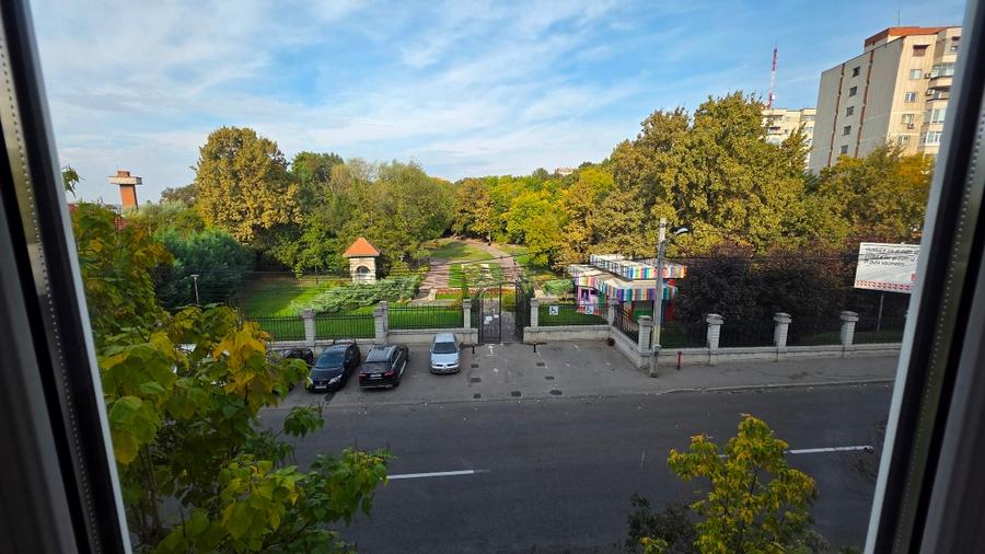 Apartament cu 3 camere decomandat, mobilat în Central