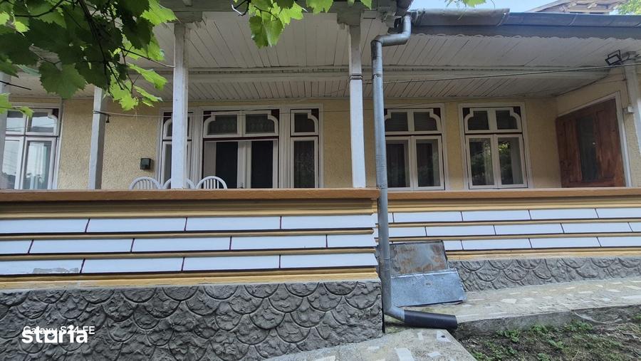 Casă cu 4 camere cu Teren 679 Mp în Central
