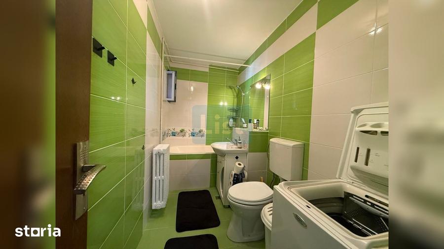 Apartament cu 3 camere semidecomandat în Plopilor