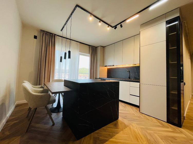 Apartament cu 3 camere semidecomandat în Florești