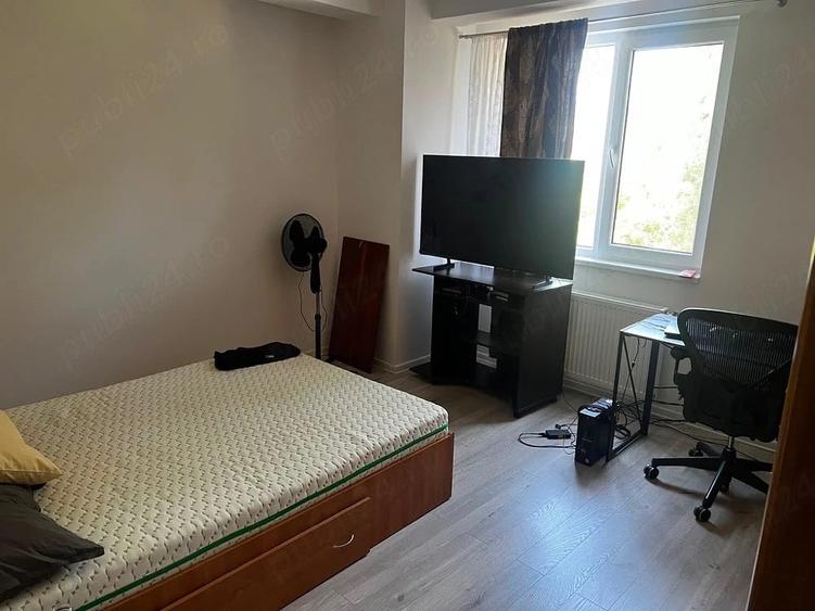 Apartament cu 3 camere semidecomandat în Exterior Vest