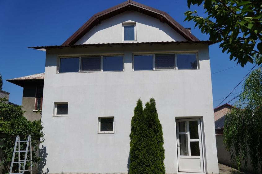 Casă individuală cu 7 camere cu Canalizare în Grozăvești