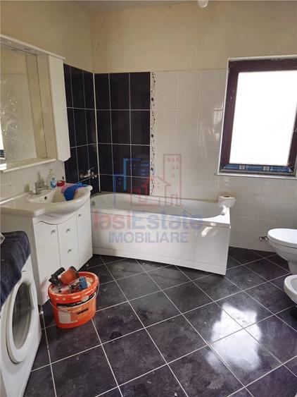 Casă cu 2 camere cu Teren 3841 Mp în Poiana (Schitu Duca)