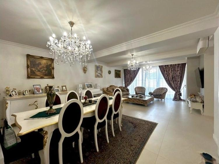 Casă cu 6 camere cu Garaj în Primăverii