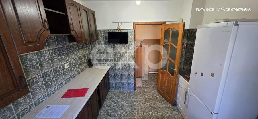 Apartament cu 2 camere semidecomandat, mobilat în Micro 11