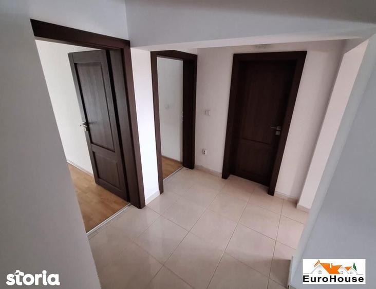 Apartament cu 3 camere decomandat în Cetate