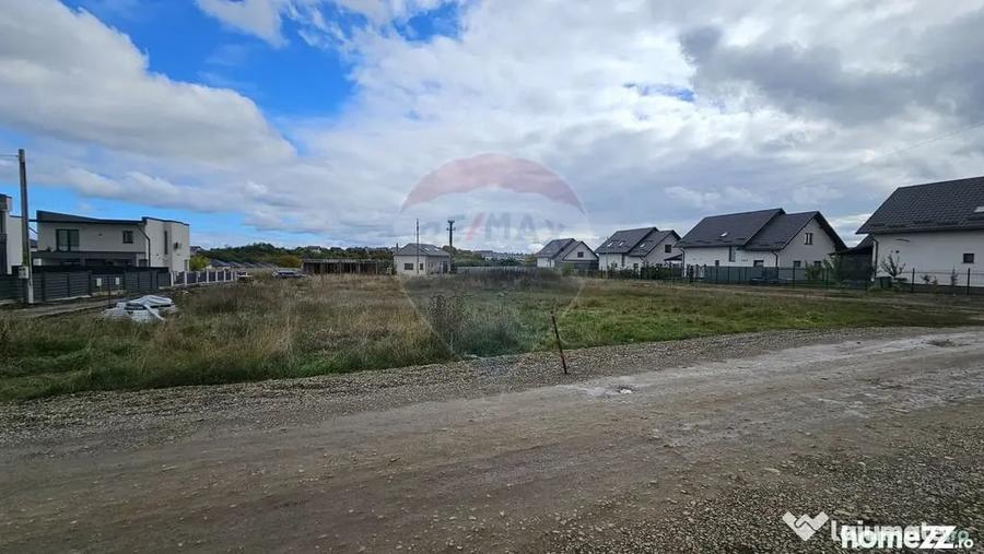 Teren de 720 mp, în Lisaura