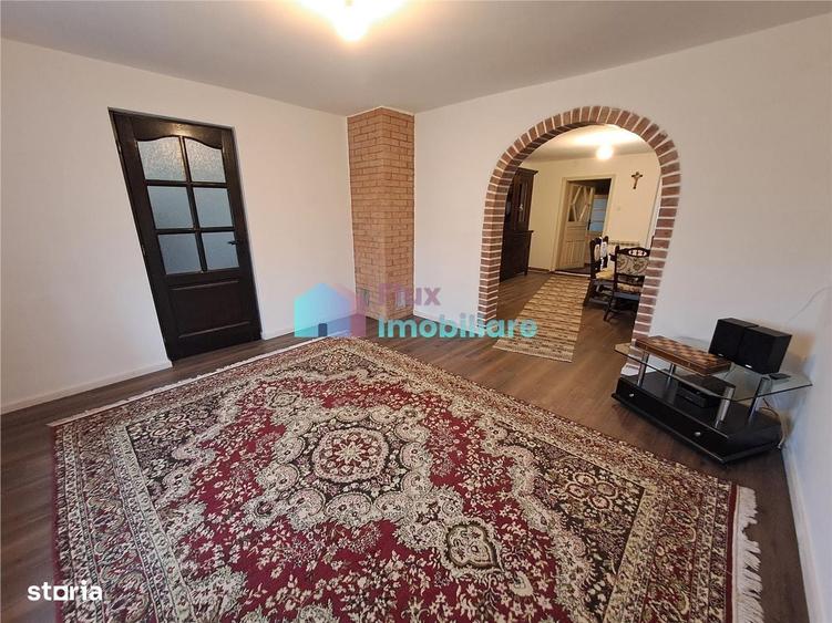 Casă cu 4 camere în Cornu Luncii