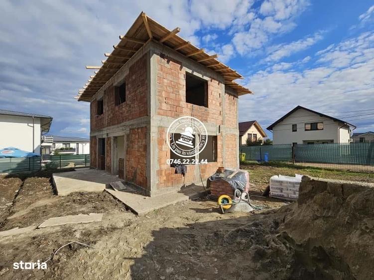 Casă cu 4 camere în Valea Lupului