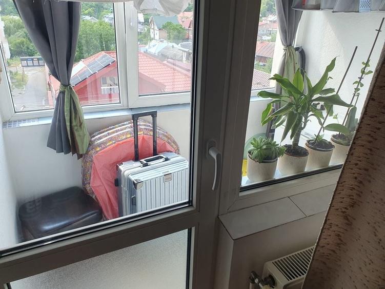 Apartament cu 3 camere semidecomandat în Dărmănești