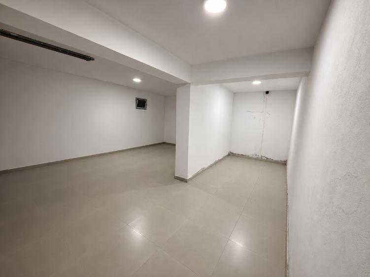 Casă individuală cu 4 camere cu Canalizare în Izvorani