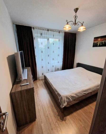 Apartament cu 3 camere semidecomandat în Lacul Tei