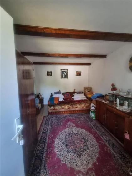 Casă individuală cu 6 camere cu Canalizare în Șercăița