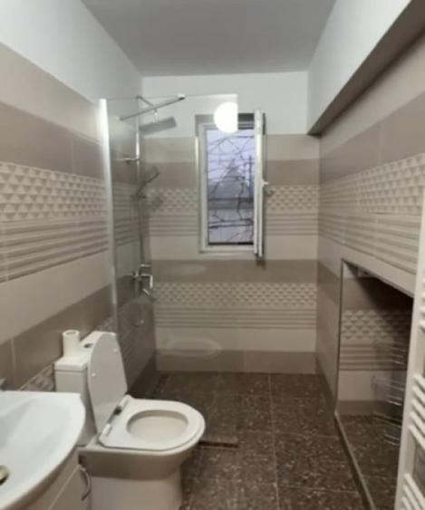Casă cu 5 camere cu Teren 600 Mp în Central